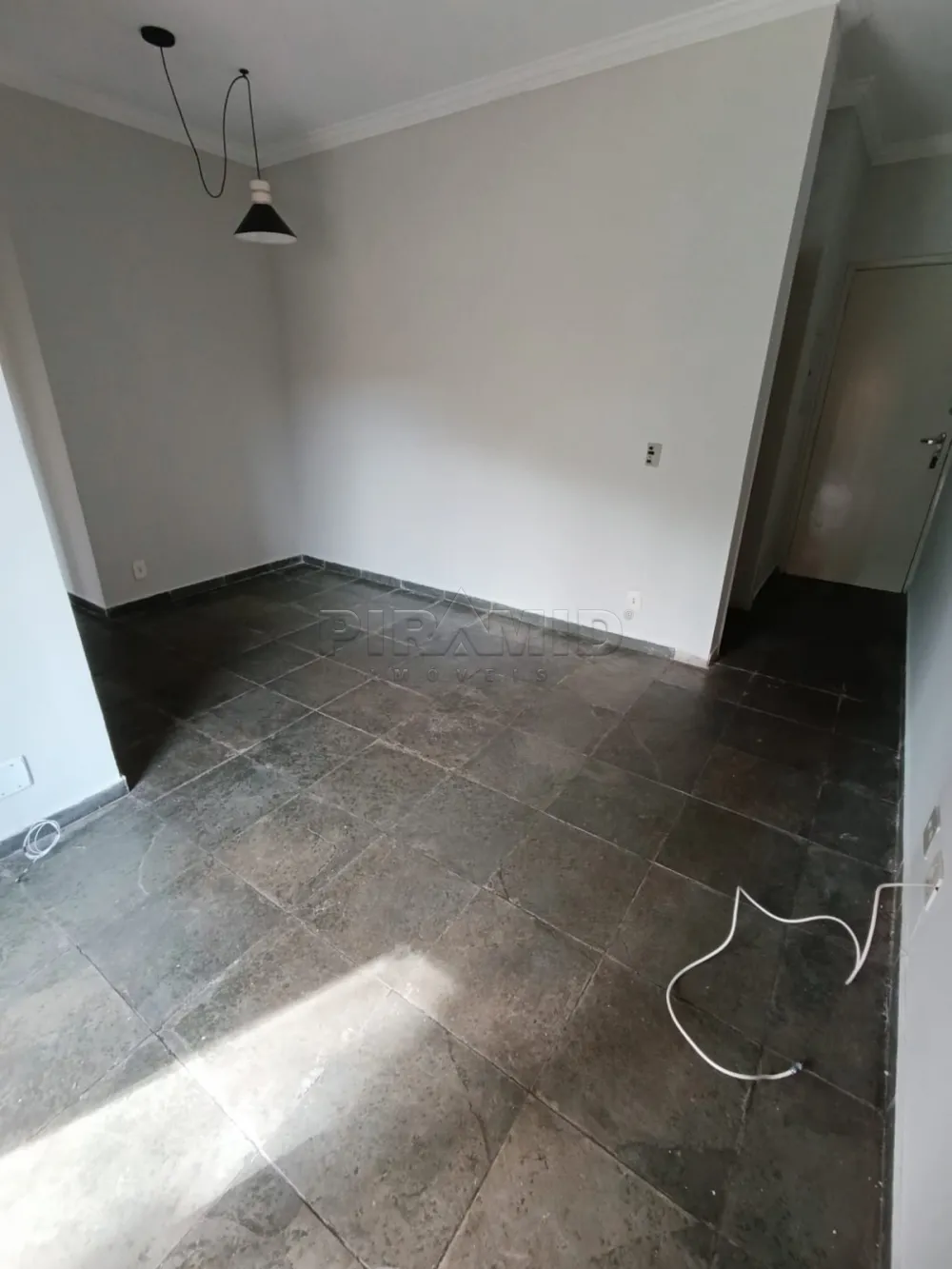 Alugar Apartamento / Padr&atilde;o em Ribeir&atilde;o Preto R$ 1.200,00 - Foto 2