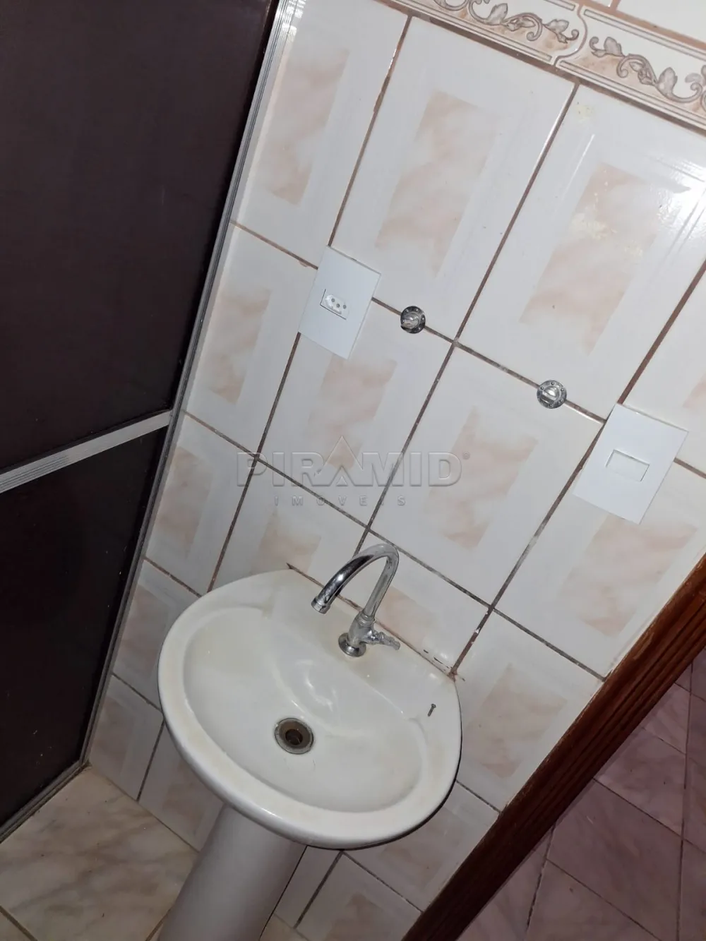 Alugar Casa / Padr&atilde;o em Ribeir&atilde;o Preto R$ 1.000,00 - Foto 10