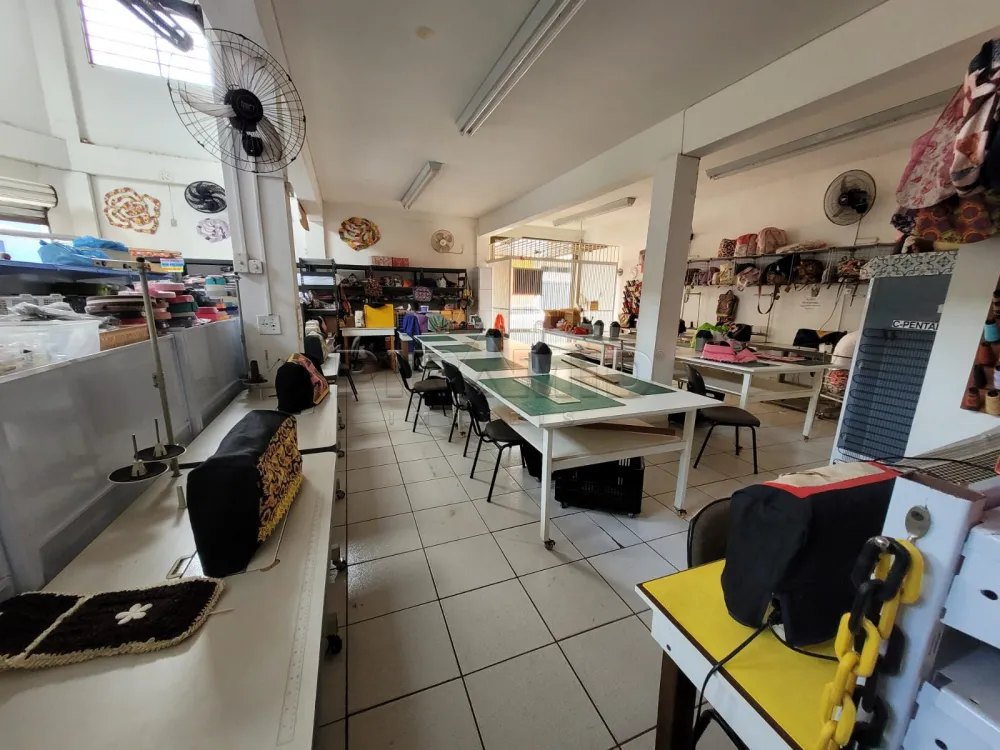 Alugar Comercial / Sal&atilde;o em Ribeir&atilde;o Preto R$ 1.800,00 - Foto 4