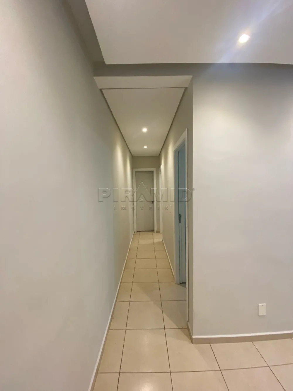 Alugar Apartamento / Padr&atilde;o em Ribeir&atilde;o Preto R$ 1.450,00 - Foto 2
