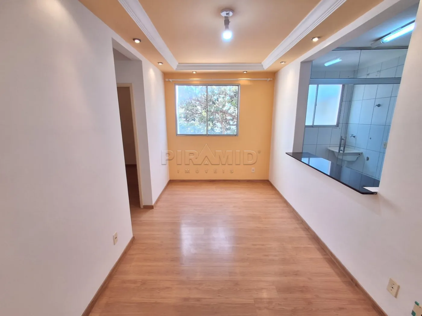 Alugar Apartamento / Padr&atilde;o em Ribeir&atilde;o Preto R$ 1.000,00 - Foto 1