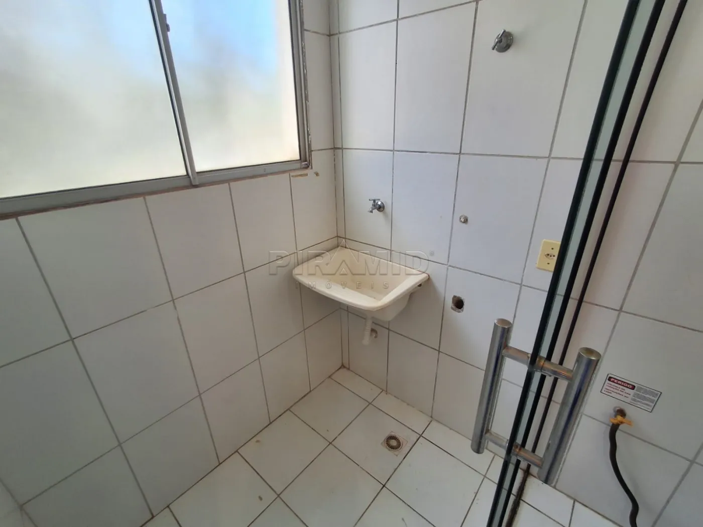 Alugar Apartamento / Padr&atilde;o em Ribeir&atilde;o Preto R$ 1.000,00 - Foto 13