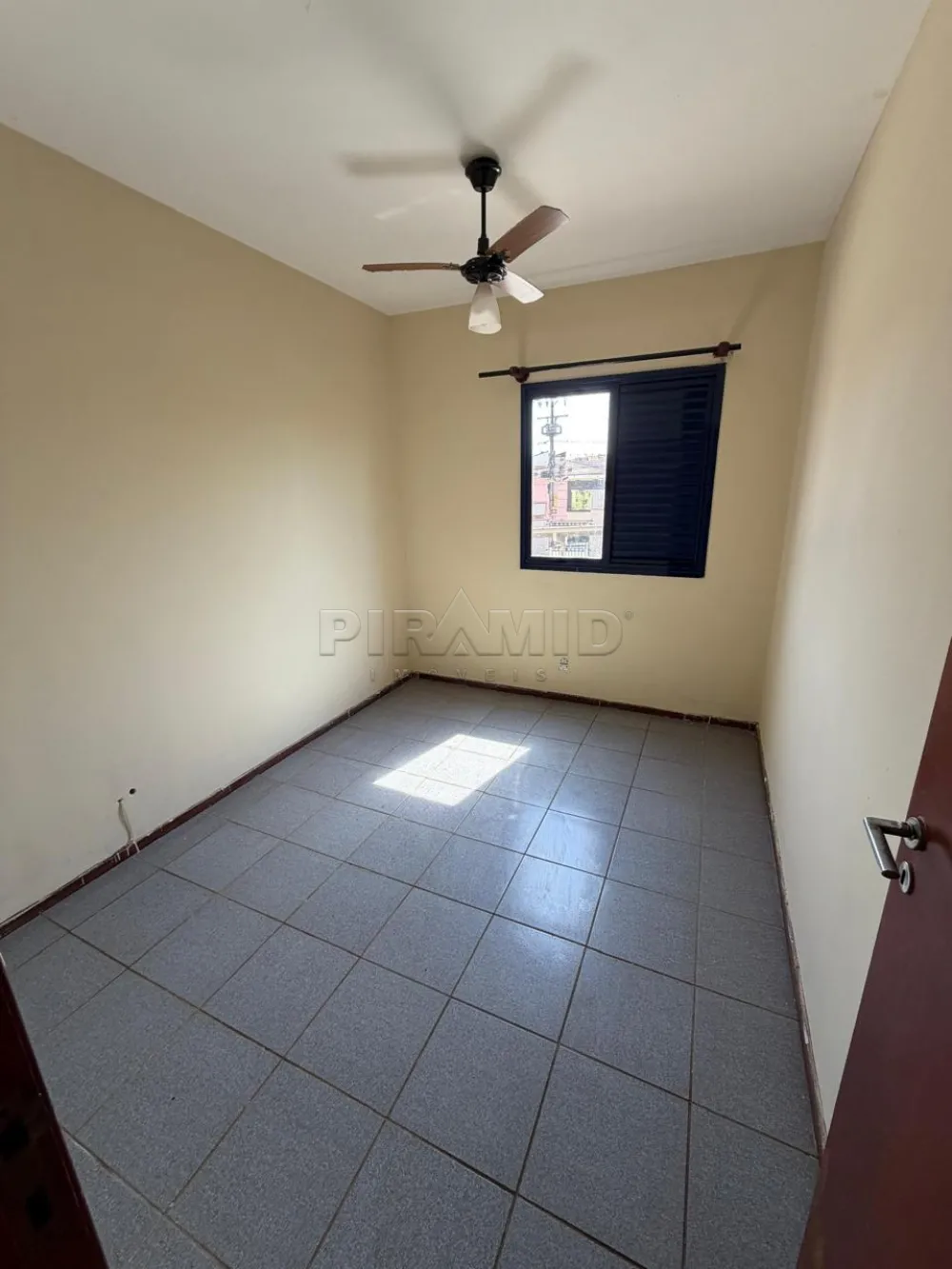 Alugar Apartamento / Padr&atilde;o em Ribeir&atilde;o Preto R$ 1.500,00 - Foto 4