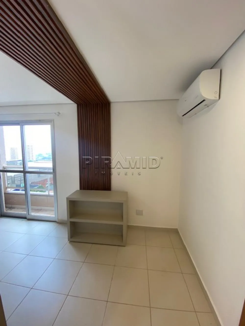 Alugar Apartamento / Padr&atilde;o em Ribeir&atilde;o Preto R$ 1.400,00 - Foto 1