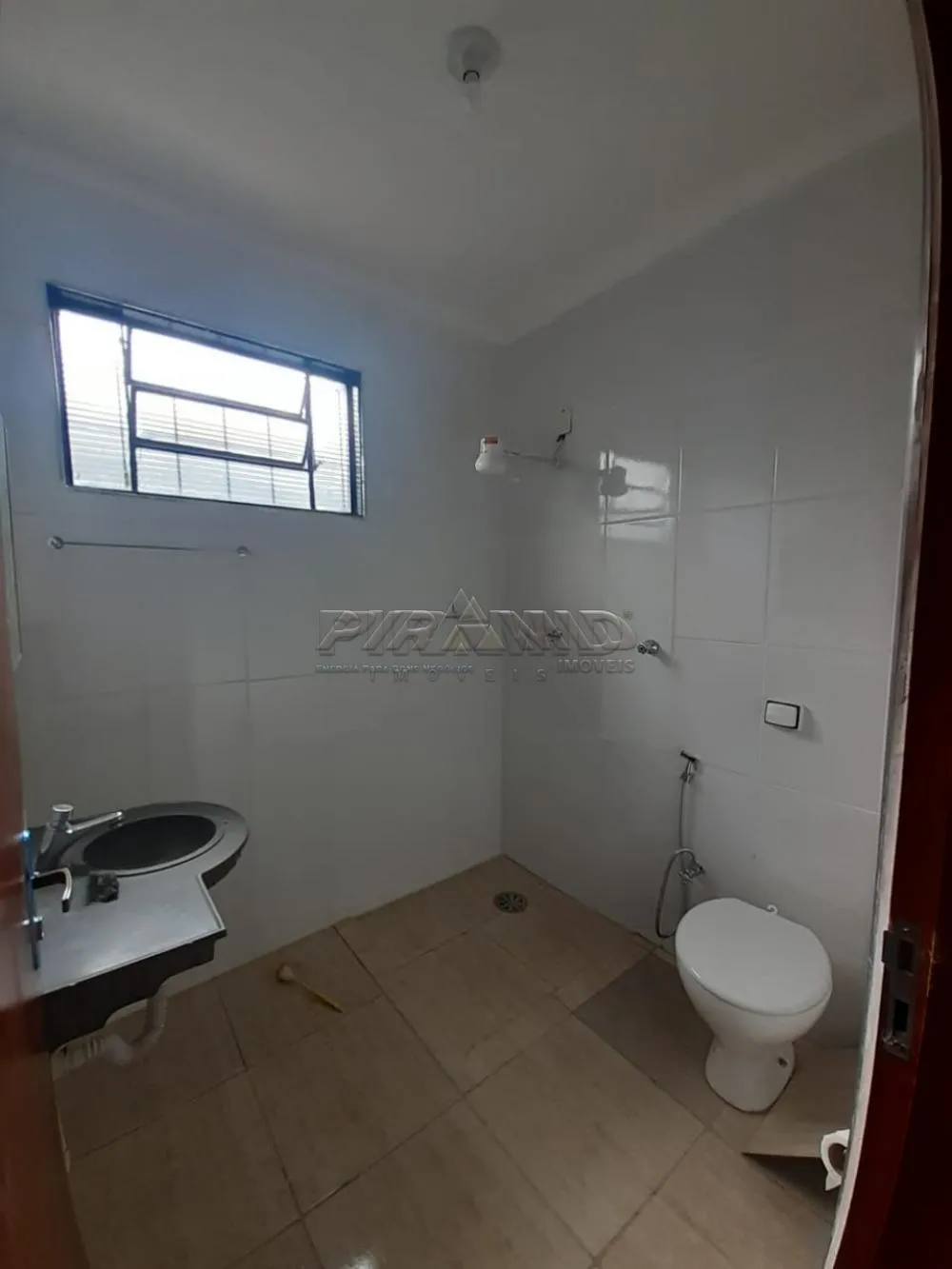 Alugar Casa / Padr&atilde;o em Ribeir&atilde;o Preto R$ 1.500,00 - Foto 4