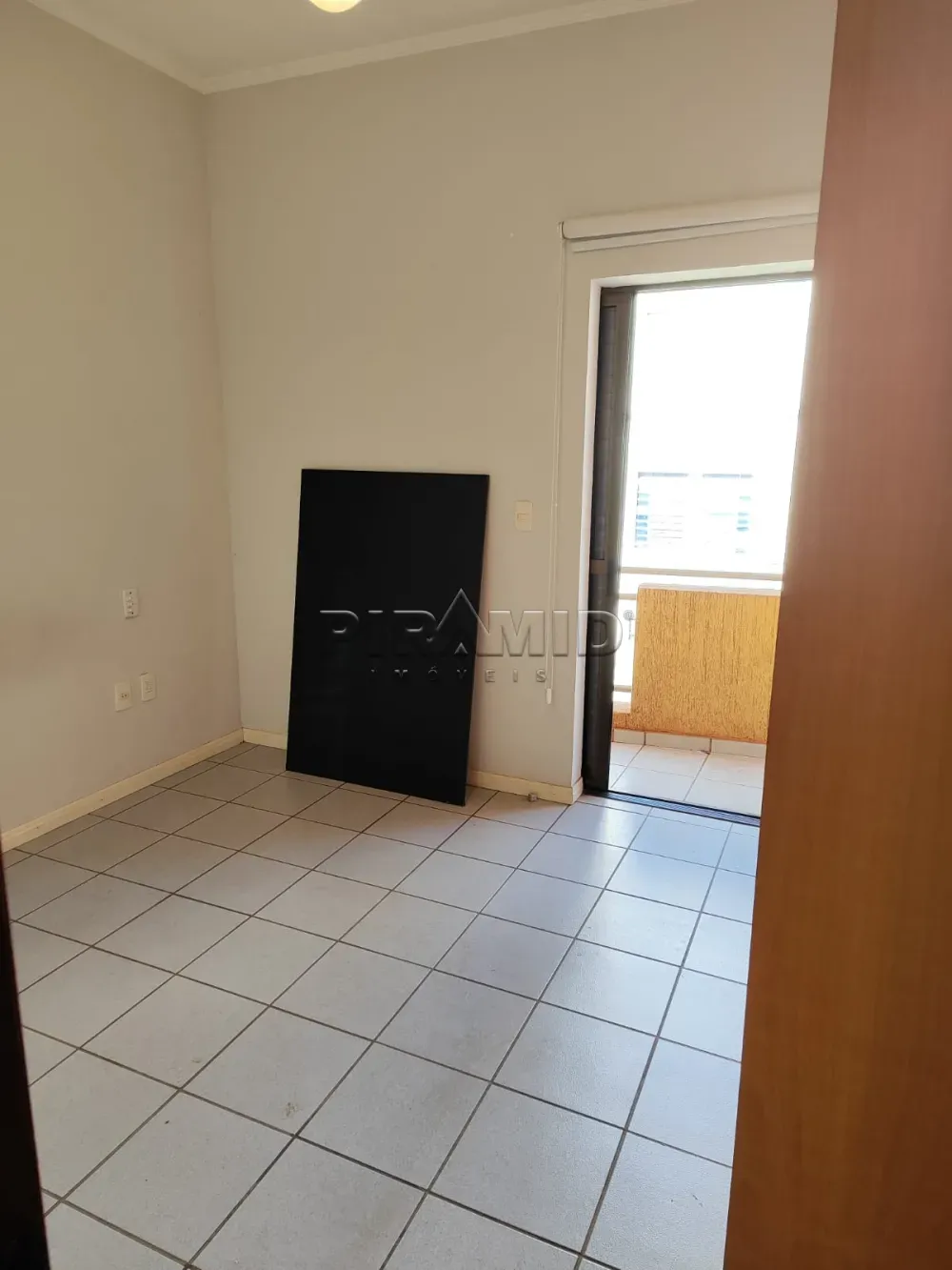 Alugar Apartamento / Padr&atilde;o em Ribeir&atilde;o Preto R$ 900,00 - Foto 4
