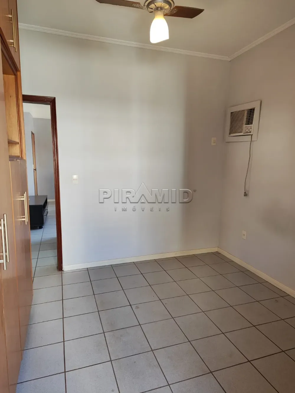 Alugar Apartamento / Padr&atilde;o em Ribeir&atilde;o Preto R$ 900,00 - Foto 5