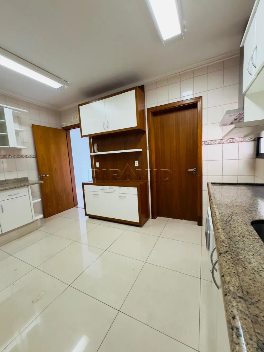 Alugar Apartamento / Padr&atilde;o em Ribeir&atilde;o Preto R$ 3.800,00 - Foto 16