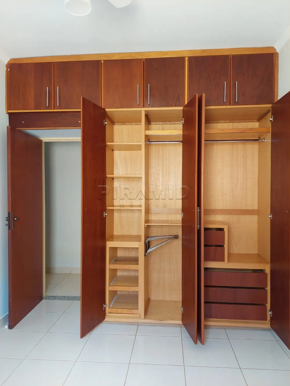 Alugar Apartamento / Padr&atilde;o em Ribeir&atilde;o Preto R$ 1.500,00 - Foto 4