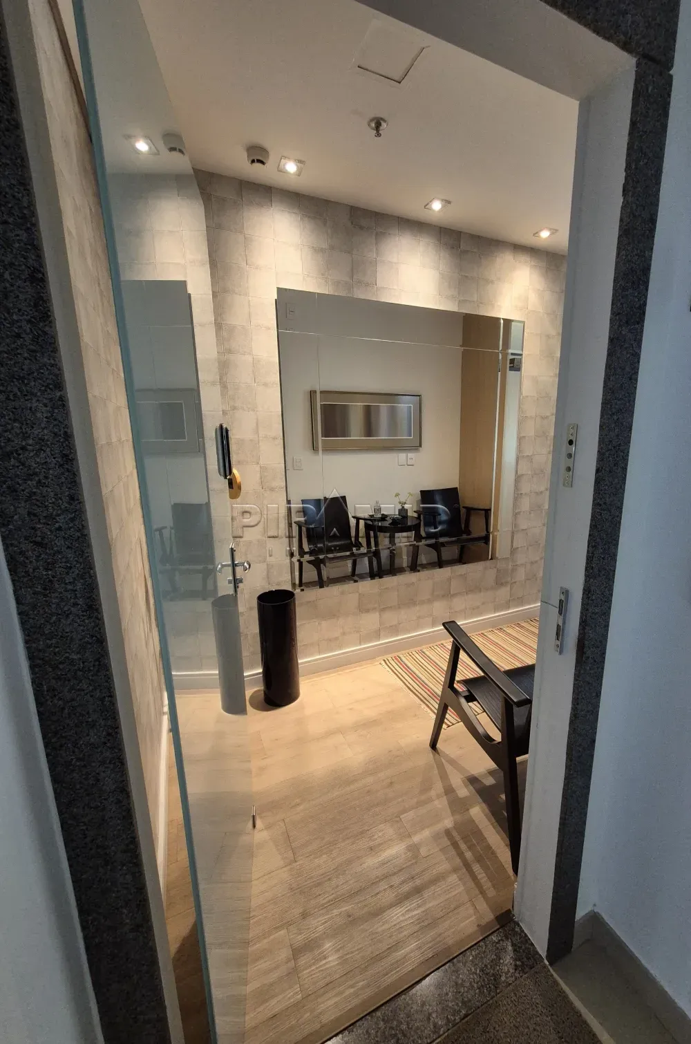 Alugar Comercial / Sala em Ribeir&atilde;o Preto R$ 2.500,00 - Foto 1