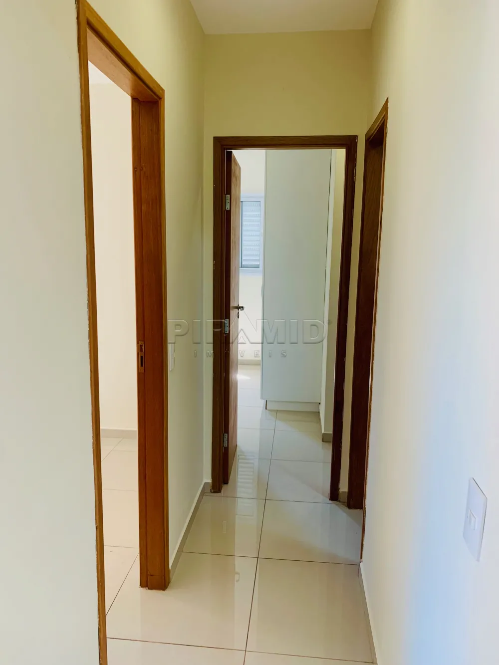 Alugar Apartamento / Padr&atilde;o em Ribeir&atilde;o Preto R$ 1.900,00 - Foto 4