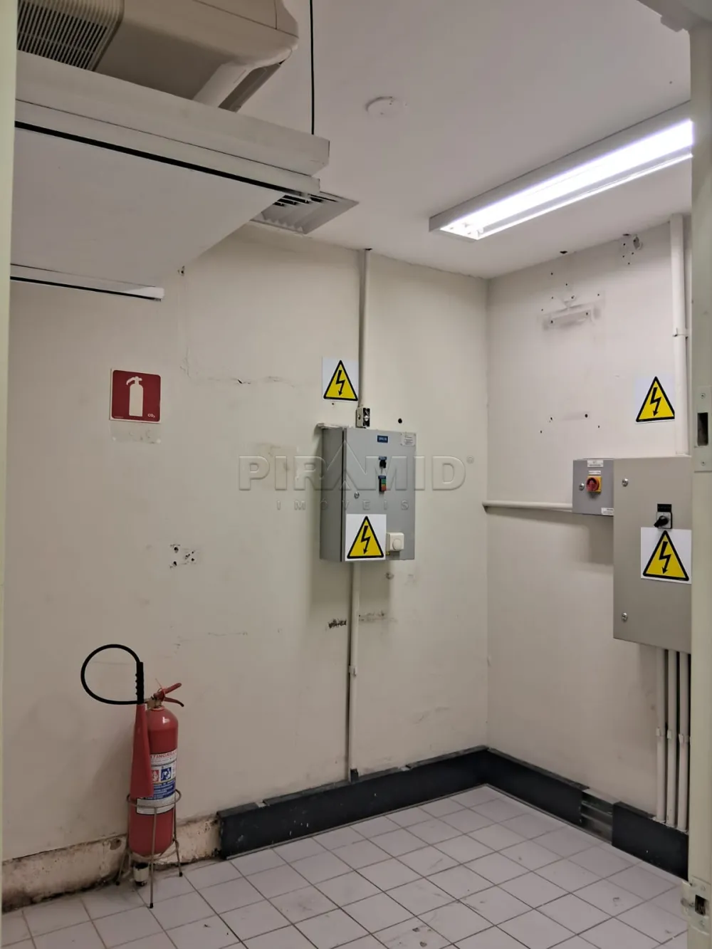 Alugar Comercial / Pr&eacute;dio em Ribeir&atilde;o Preto R$ 18.000,00 - Foto 16