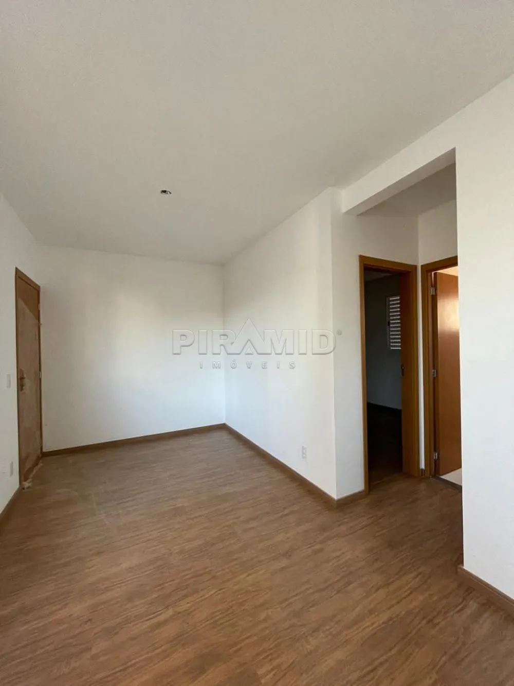 Alugar Apartamento / Padr&atilde;o em Ribeir&atilde;o Preto R$ 900,00 - Foto 2
