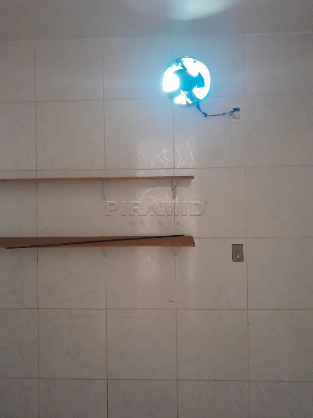 Alugar Comercial / Sal&atilde;o em Ribeir&atilde;o Preto R$ 1.550,00 - Foto 4