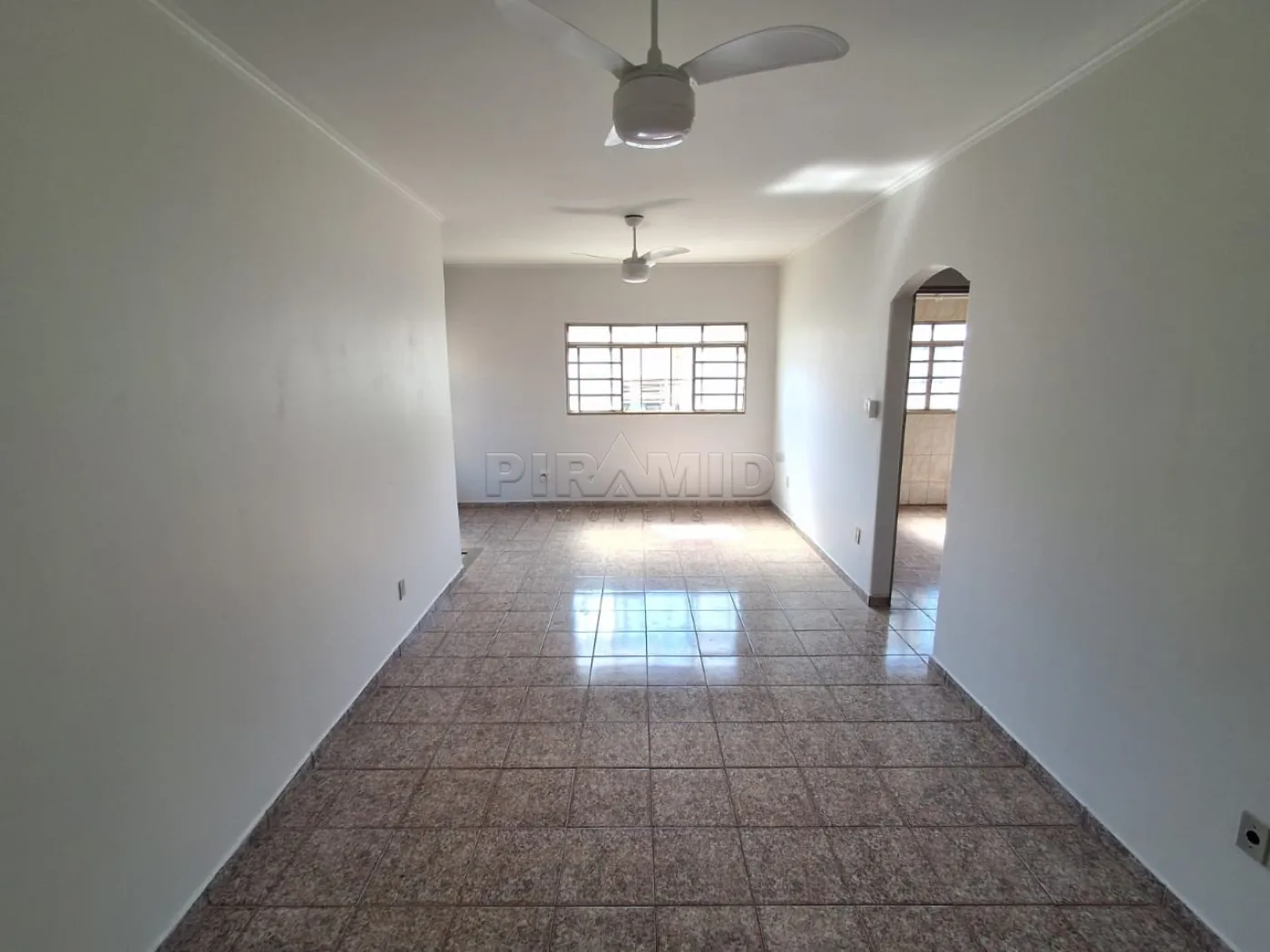 Alugar Apartamento / Padr&atilde;o em Ribeir&atilde;o Preto R$ 1.600,00 - Foto 2