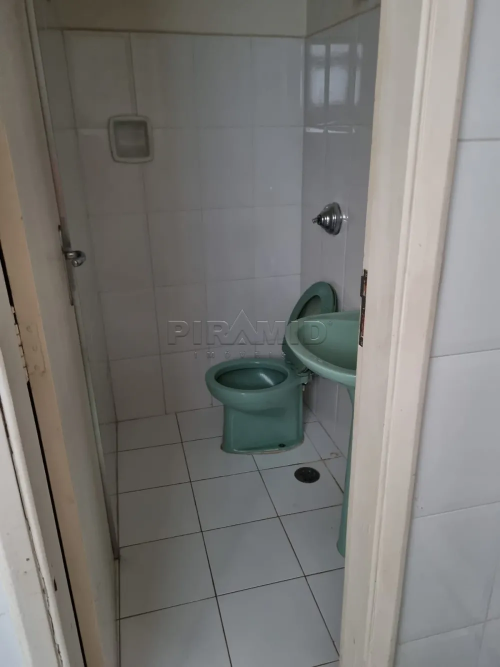 Alugar Apartamento / Padr&atilde;o em Ribeir&atilde;o Preto R$ 700,00 - Foto 18
