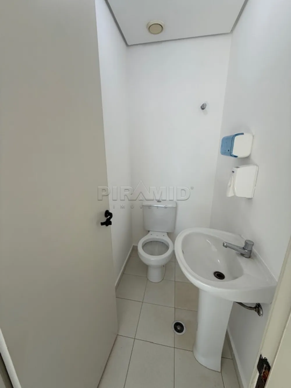 Alugar Comercial / Sala em Ribeir&atilde;o Preto R$ 3.000,00 - Foto 3