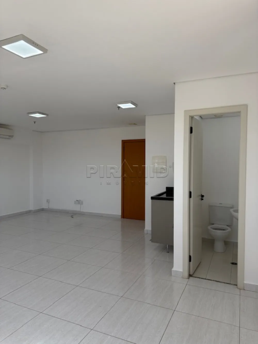 Alugar Comercial / Sala em Ribeir&atilde;o Preto R$ 3.000,00 - Foto 8