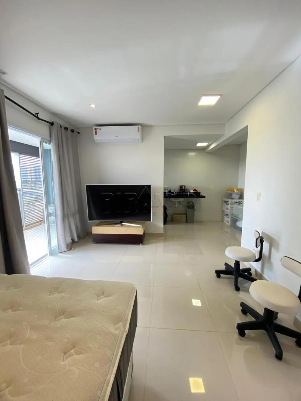 Alugar Apartamento / Padr&atilde;o em Ribeir&atilde;o Preto R$ 2.200,00 - Foto 3
