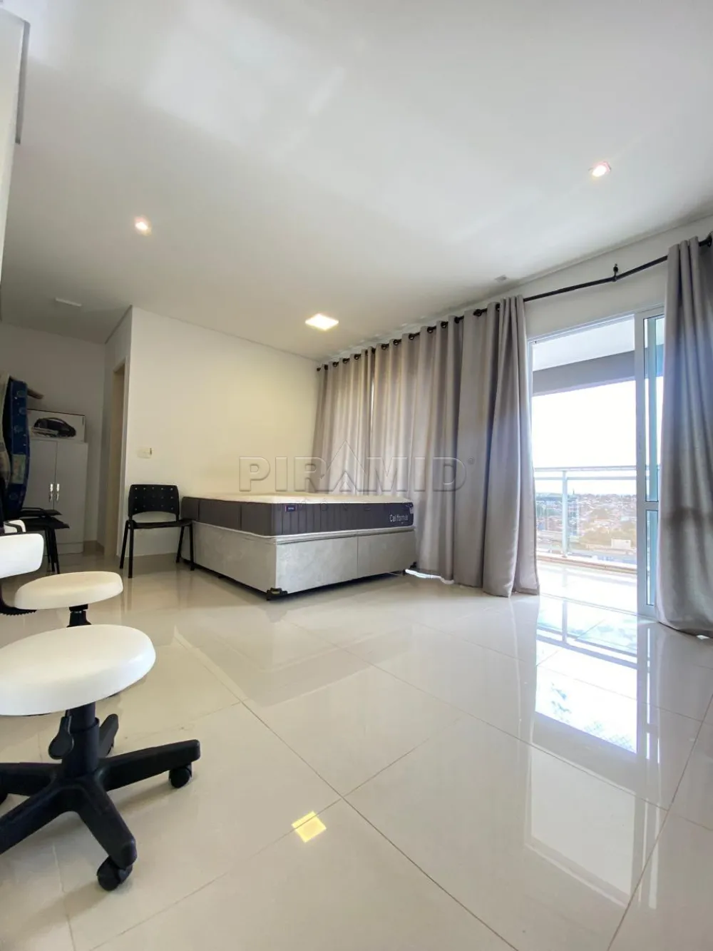 Alugar Apartamento / Padr&atilde;o em Ribeir&atilde;o Preto R$ 2.200,00 - Foto 2