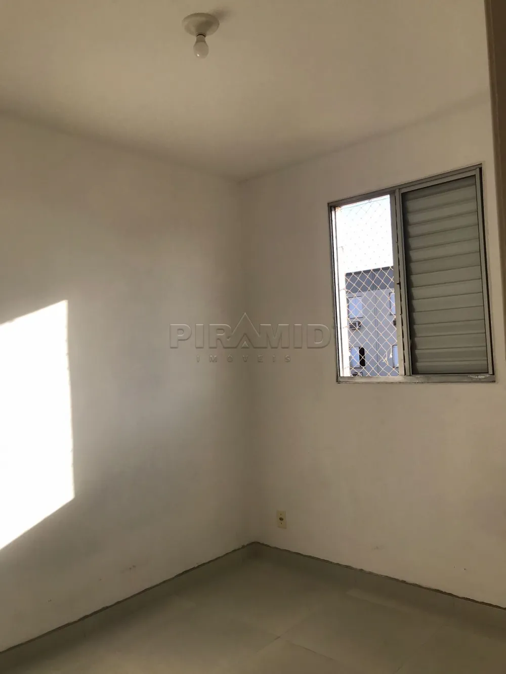 Alugar Apartamento / Padr&atilde;o em Ribeir&atilde;o Preto R$ 1.000,00 - Foto 4