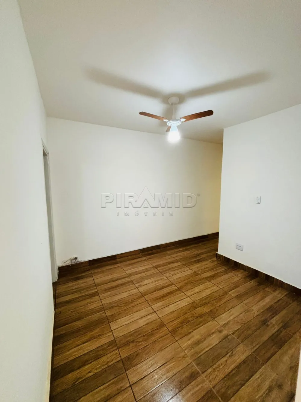 Alugar Casa / Padr&atilde;o em Ribeir&atilde;o Preto R$ 2.300,00 - Foto 4