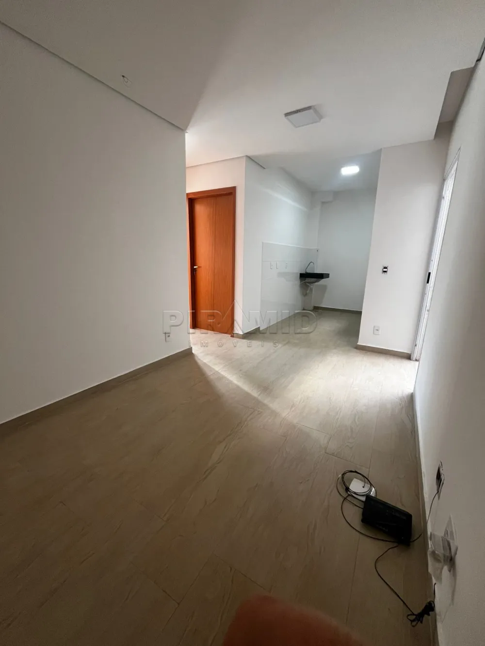 Alugar Apartamento / Padr&atilde;o em Ribeir&atilde;o Preto R$ 1.600,00 - Foto 1