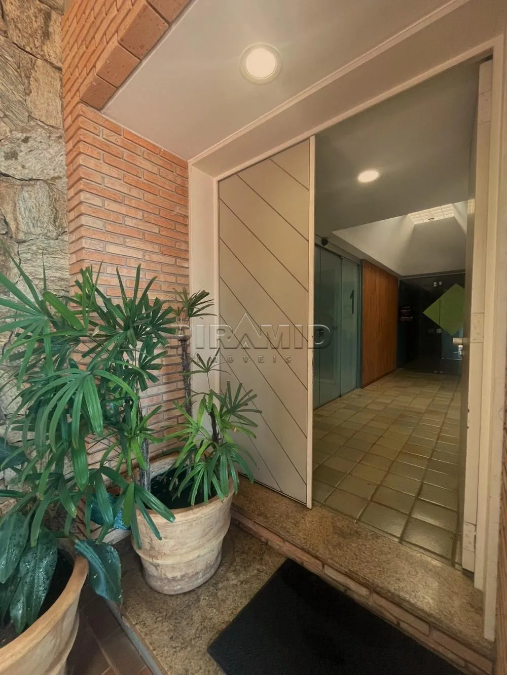 Alugar Comercial / Casa em Ribeir&atilde;o Preto R$ 4.320,00 - Foto 1