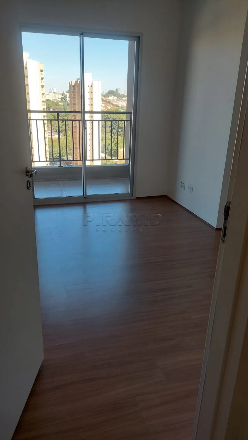 Alugar Apartamento / Padr&atilde;o em Ribeir&atilde;o Preto R$ 1.550,00 - Foto 2