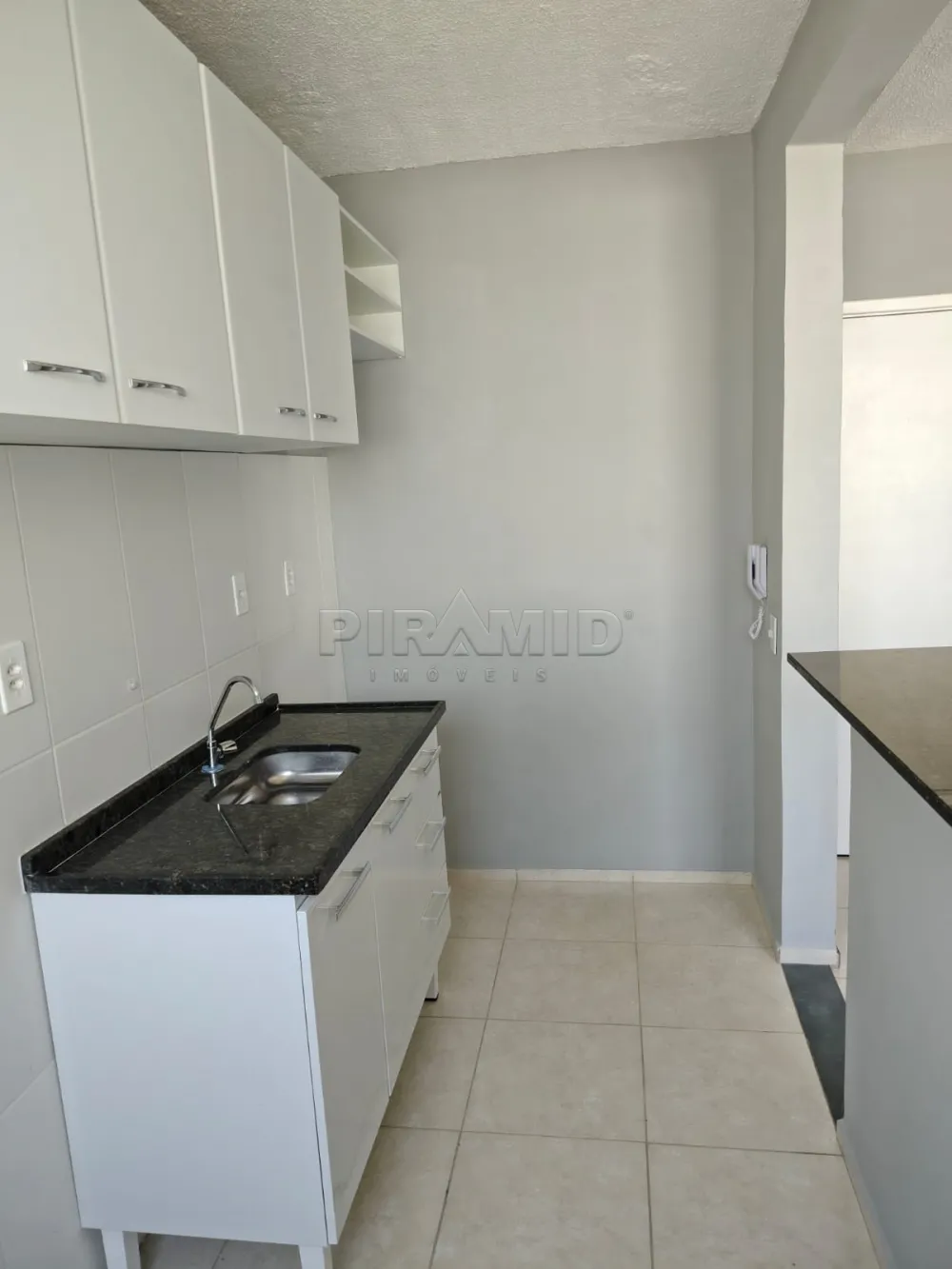 Alugar Apartamento / Padr&atilde;o em Ribeir&atilde;o Preto R$ 1.200,00 - Foto 4