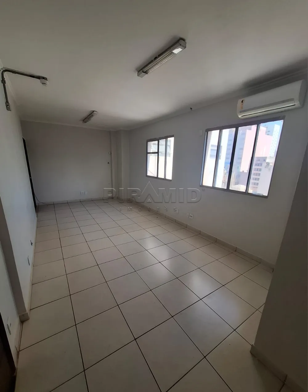 Alugar Comercial / Sala em Ribeir&atilde;o Preto R$ 800,00 - Foto 2