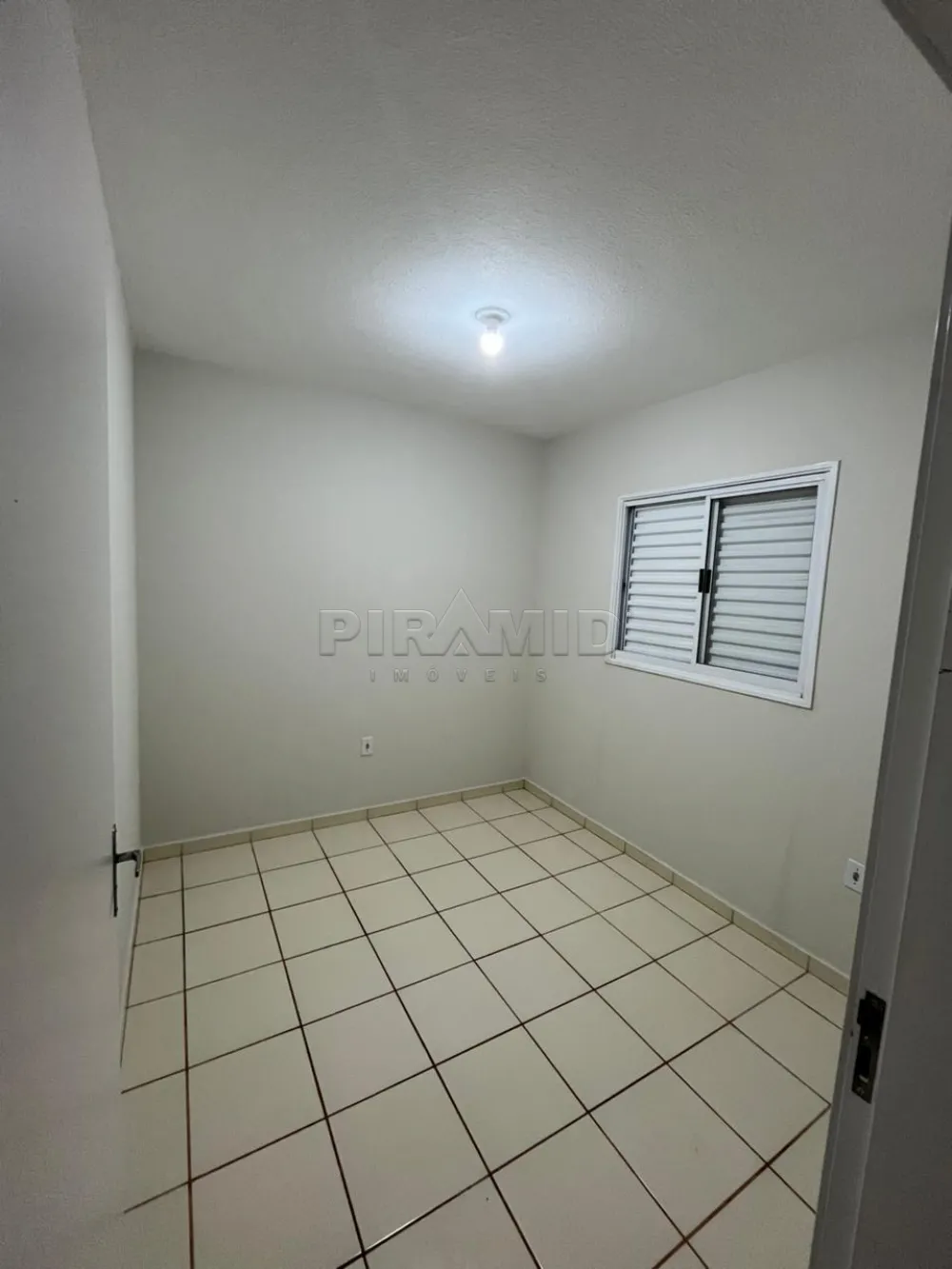 Comprar Casa / Padr&atilde;o em Ribeir&atilde;o Preto R$ 210.000,00 - Foto 4