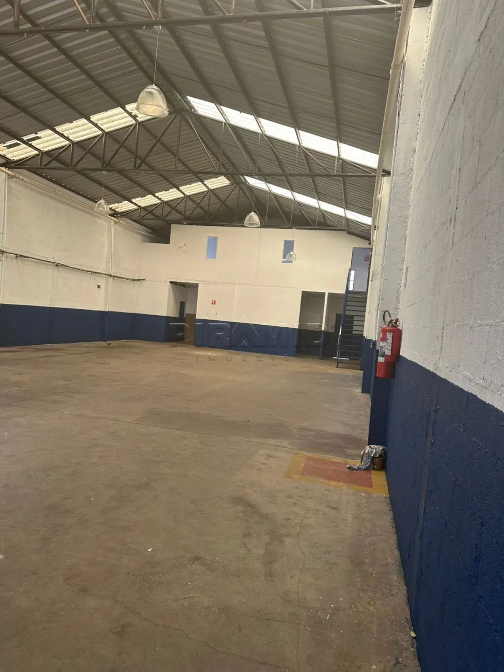 Alugar Comercial / Galp&atilde;o  Barrac&atilde;o em Ribeir&atilde;o Preto R$ 4.400,00 - Foto 1