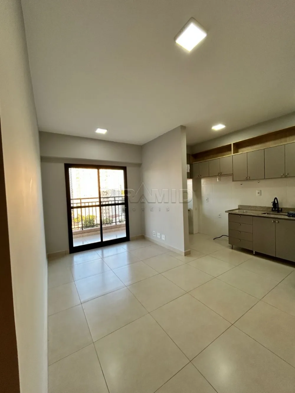 Alugar Apartamento / Padr&atilde;o em Ribeir&atilde;o Preto R$ 1.750,00 - Foto 1