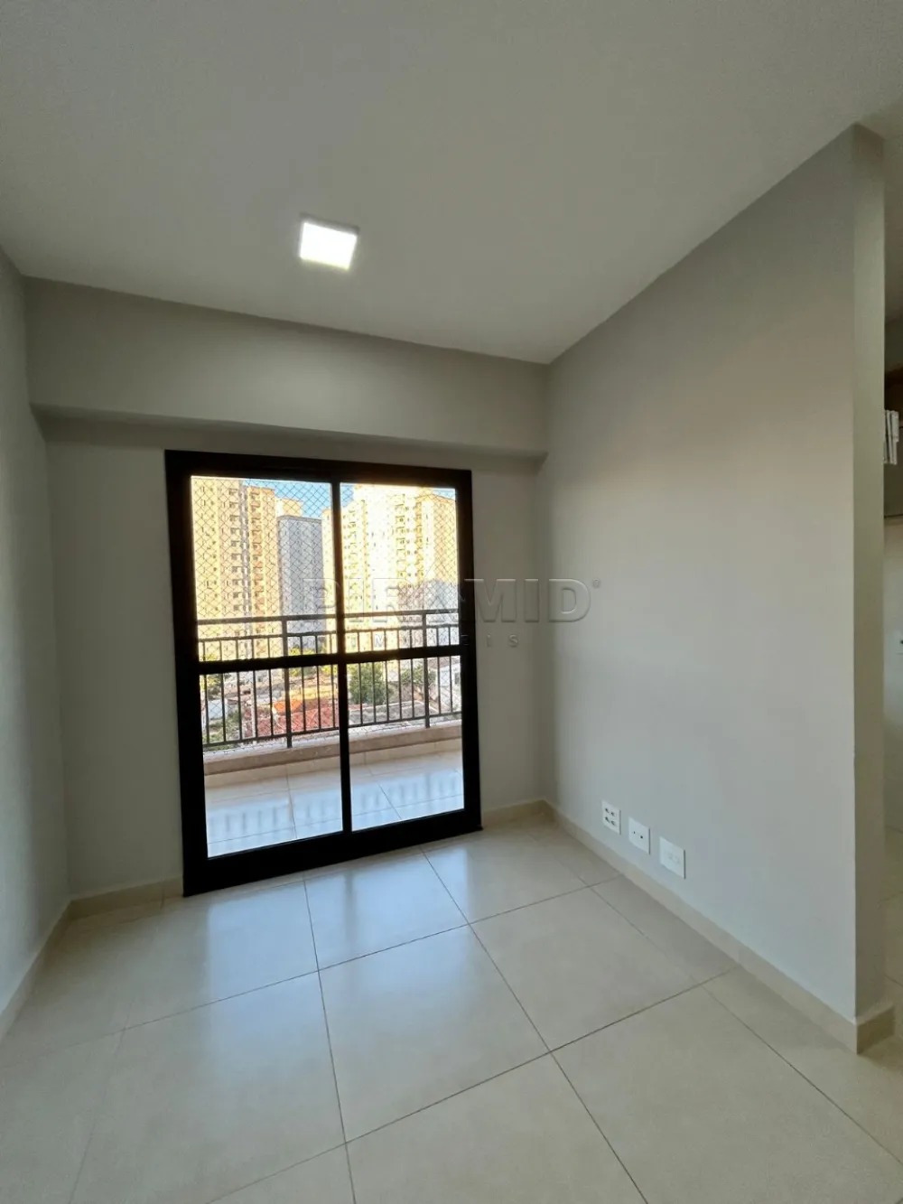 Alugar Apartamento / Padr&atilde;o em Ribeir&atilde;o Preto R$ 1.750,00 - Foto 3