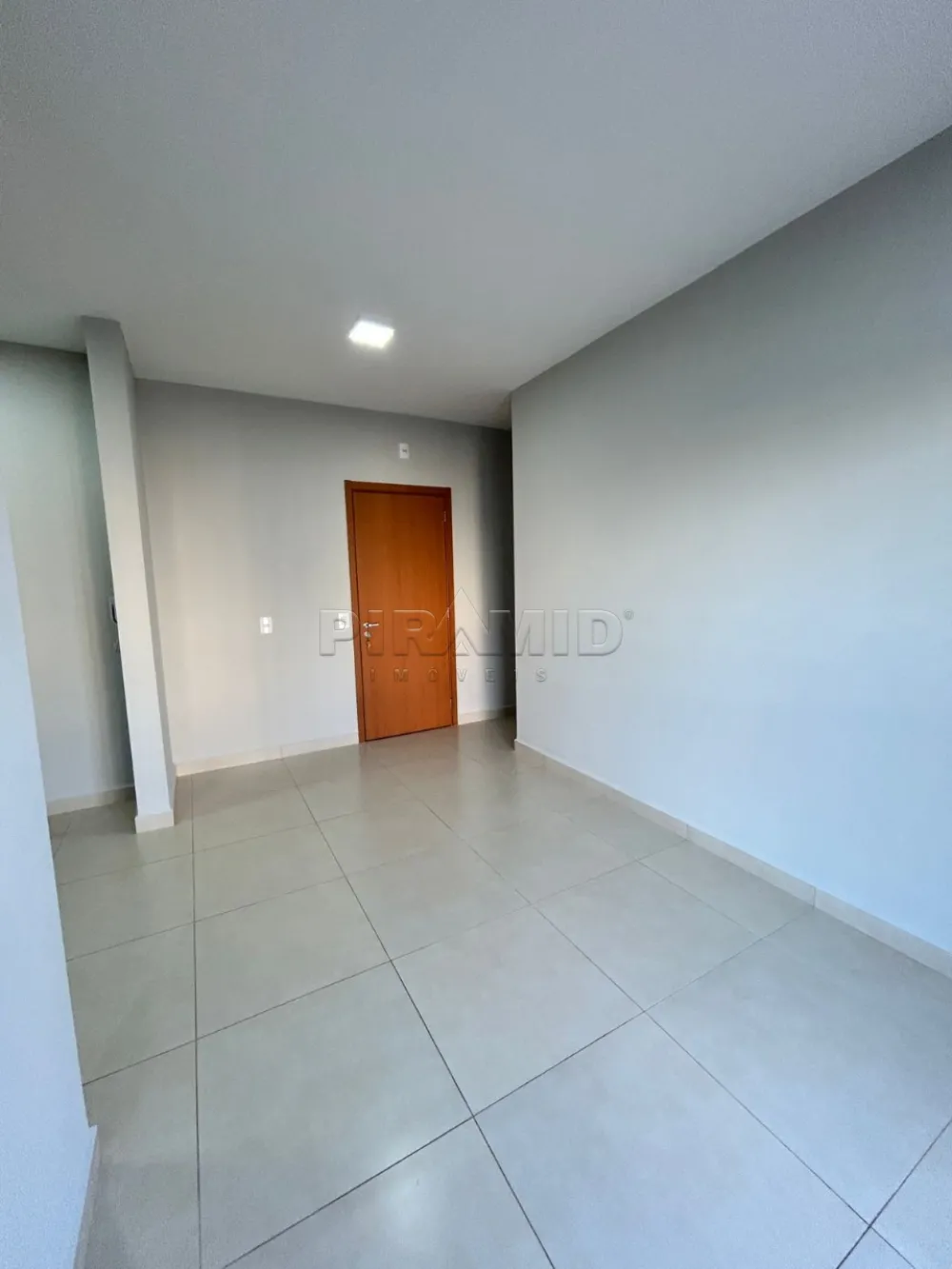 Alugar Apartamento / Padr&atilde;o em Ribeir&atilde;o Preto R$ 1.750,00 - Foto 4