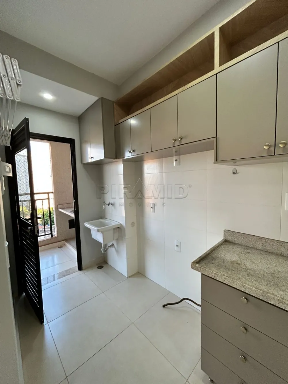 Alugar Apartamento / Padr&atilde;o em Ribeir&atilde;o Preto R$ 1.750,00 - Foto 12