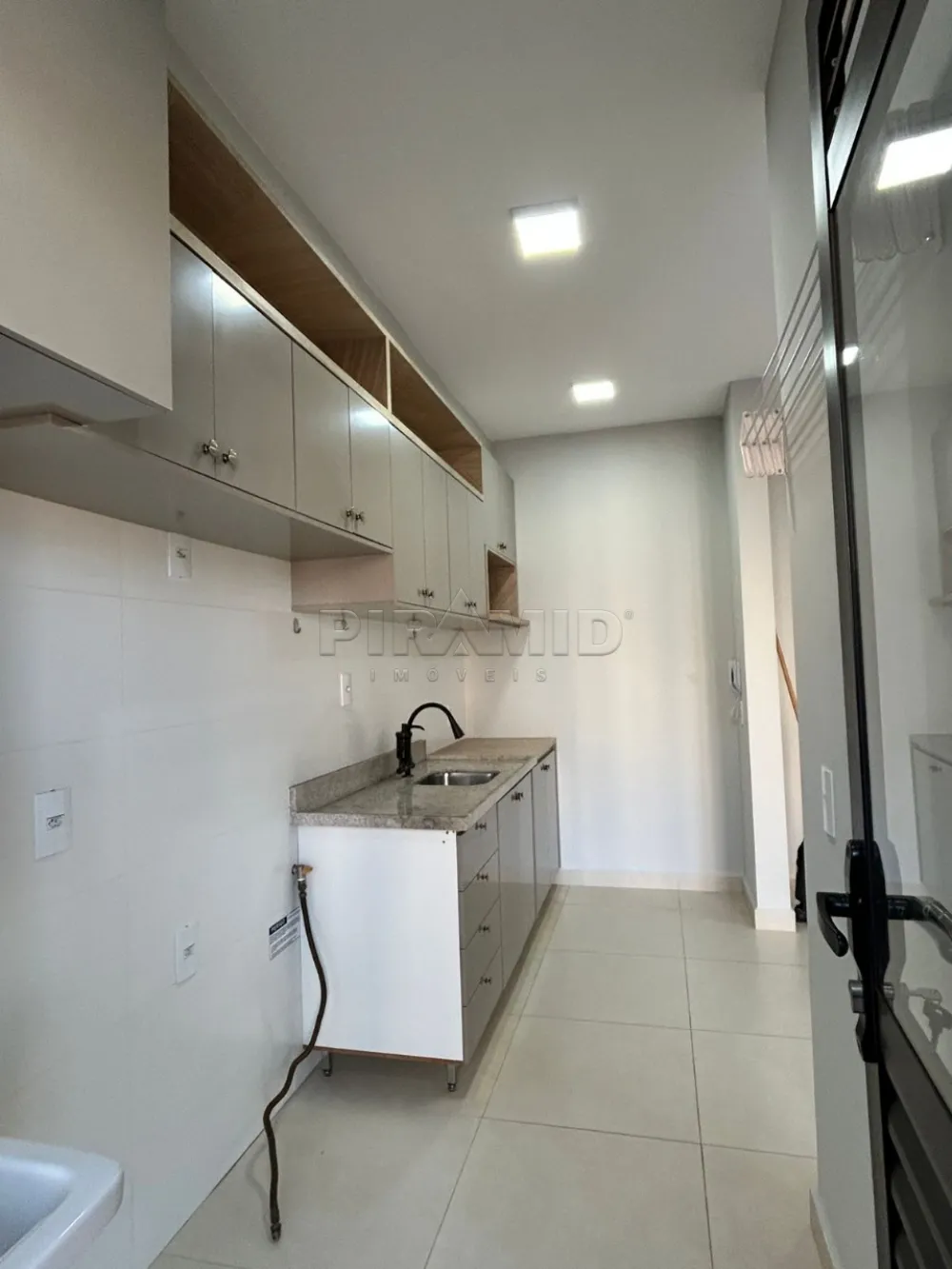 Alugar Apartamento / Padr&atilde;o em Ribeir&atilde;o Preto R$ 1.750,00 - Foto 13