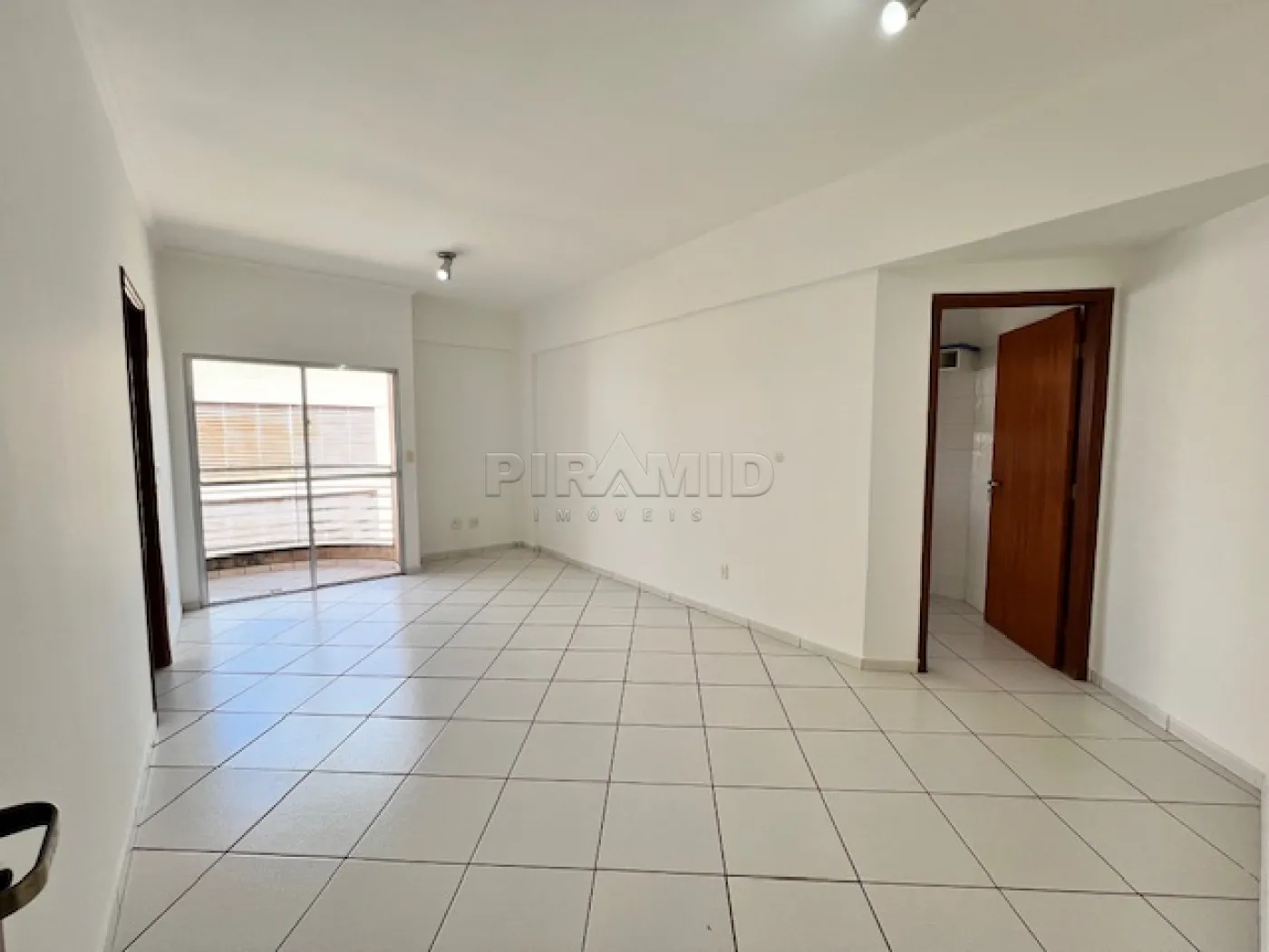 Alugar Apartamento / Padr&atilde;o em Ribeir&atilde;o Preto R$ 1.600,00 - Foto 1