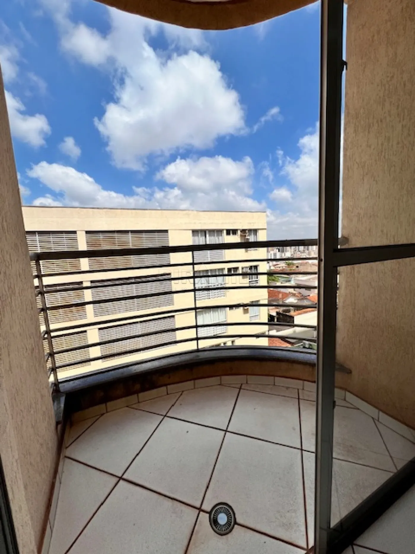 Alugar Apartamento / Padr&atilde;o em Ribeir&atilde;o Preto R$ 1.600,00 - Foto 2