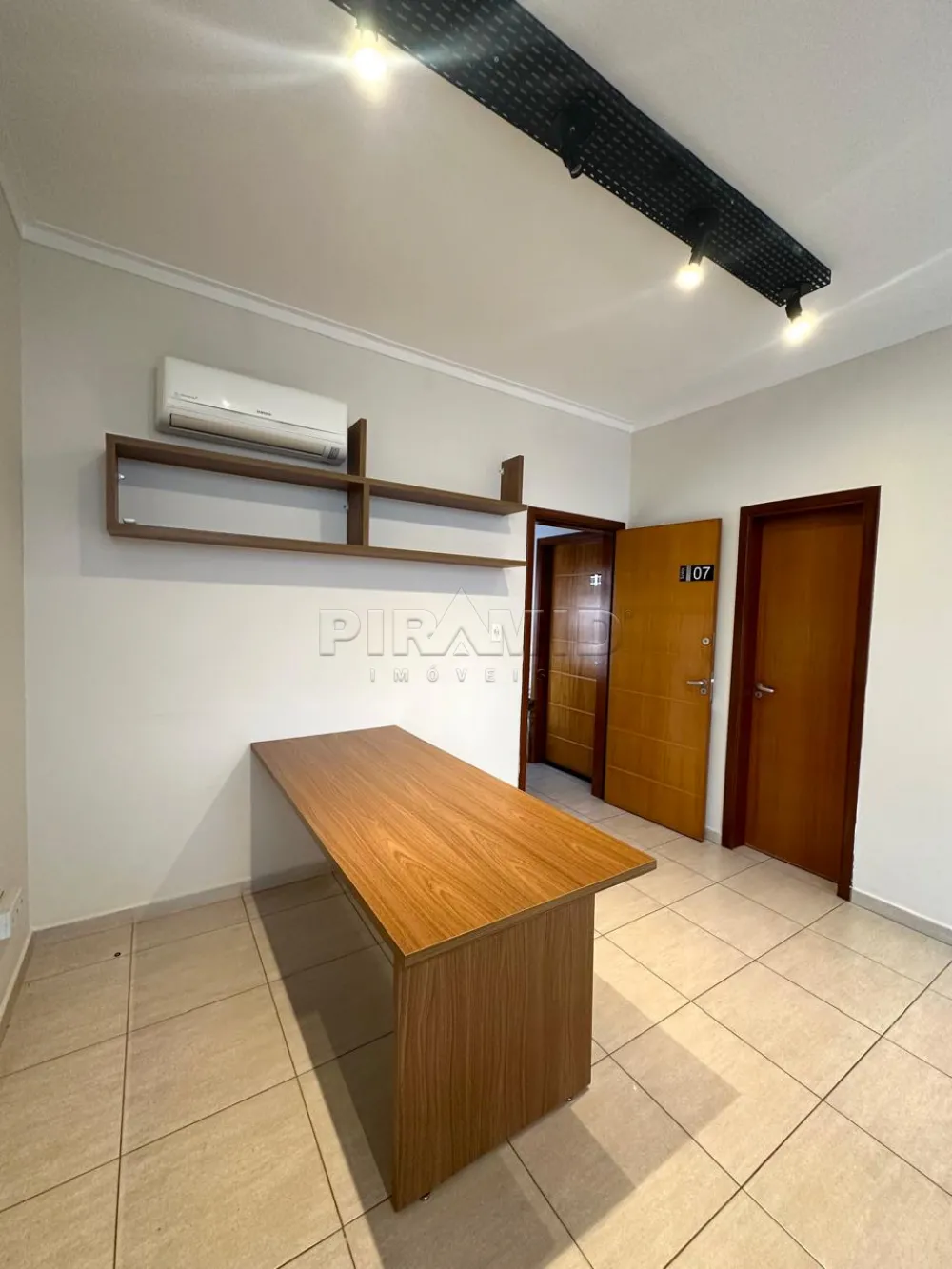 Alugar Comercial / Sala em Ribeir&atilde;o Preto R$ 1.300,00 - Foto 2