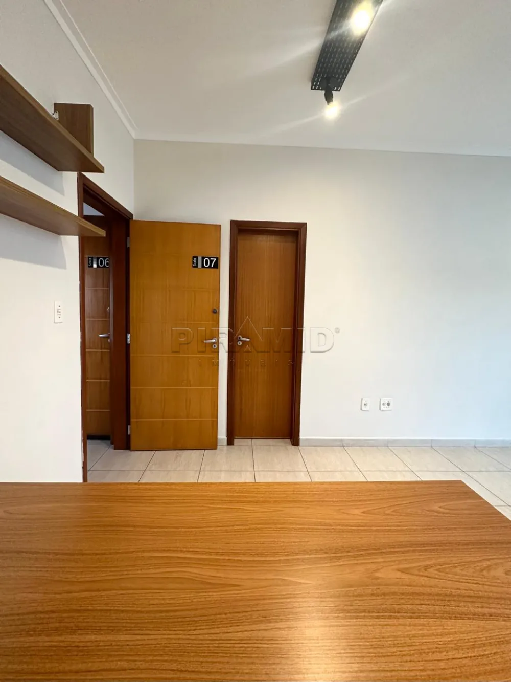 Alugar Comercial / Sala em Ribeir&atilde;o Preto R$ 1.300,00 - Foto 4