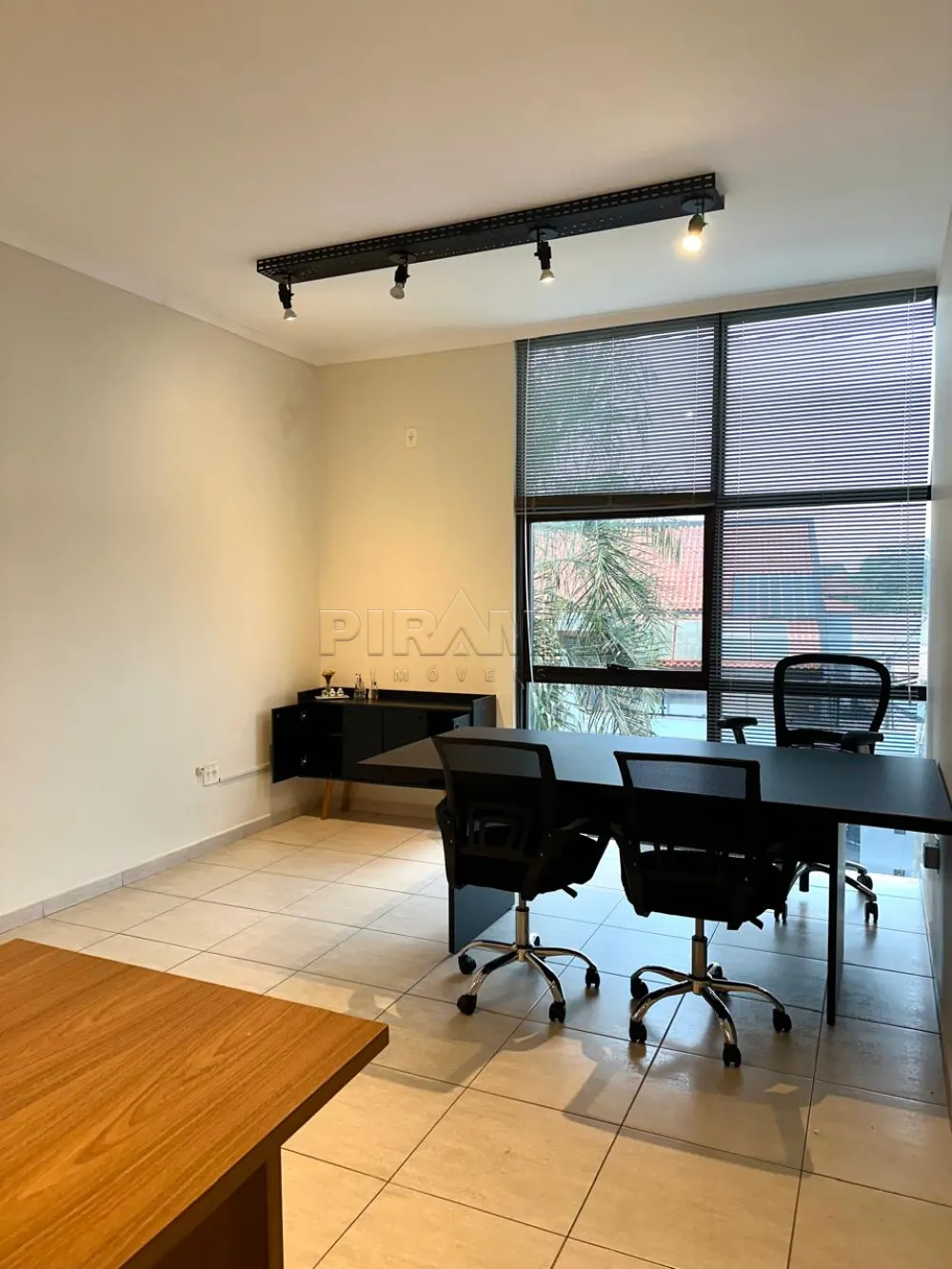 Alugar Comercial / Sala em Ribeir&atilde;o Preto R$ 1.300,00 - Foto 7