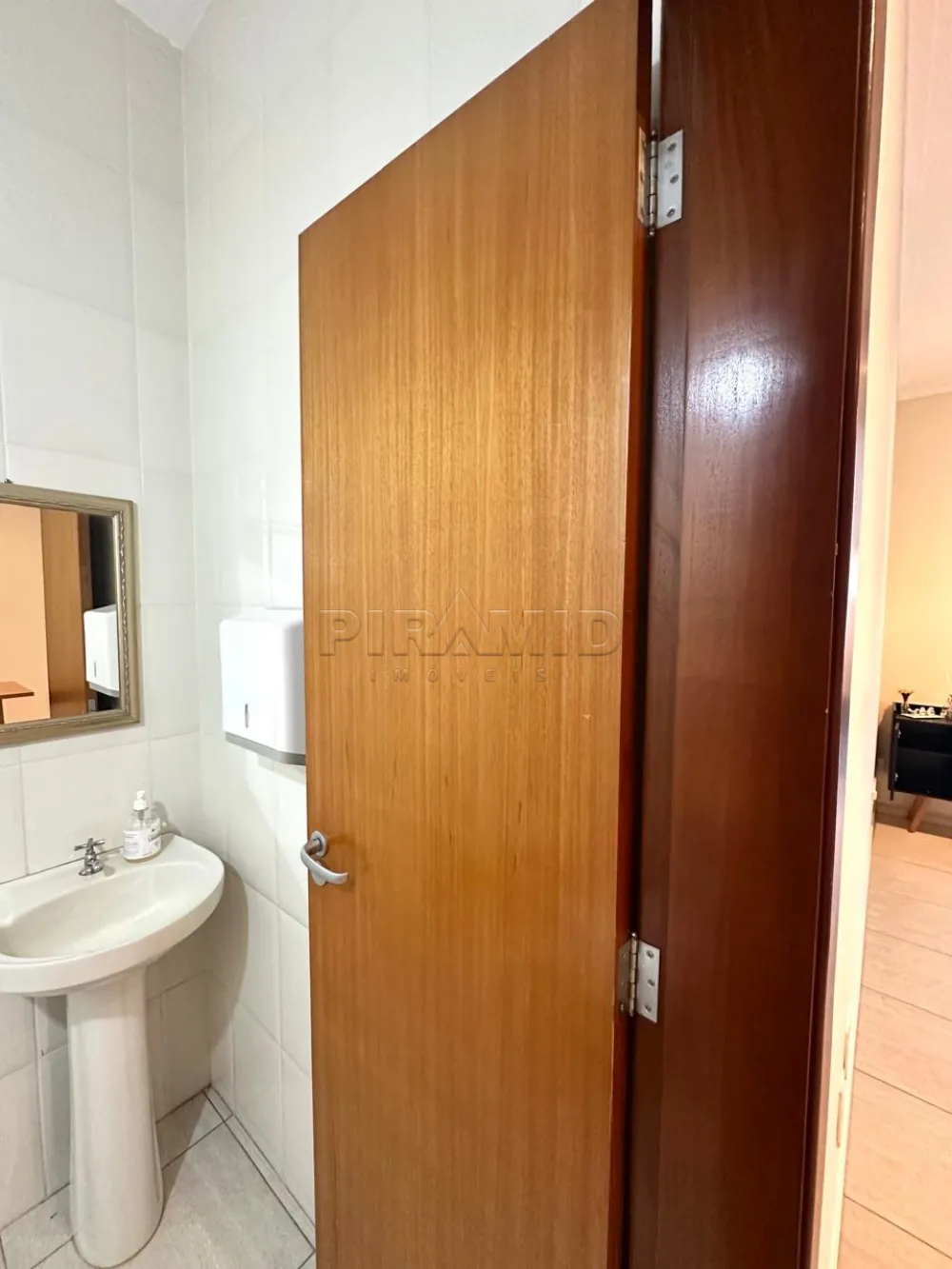Alugar Comercial / Sala em Ribeir&atilde;o Preto R$ 1.300,00 - Foto 9