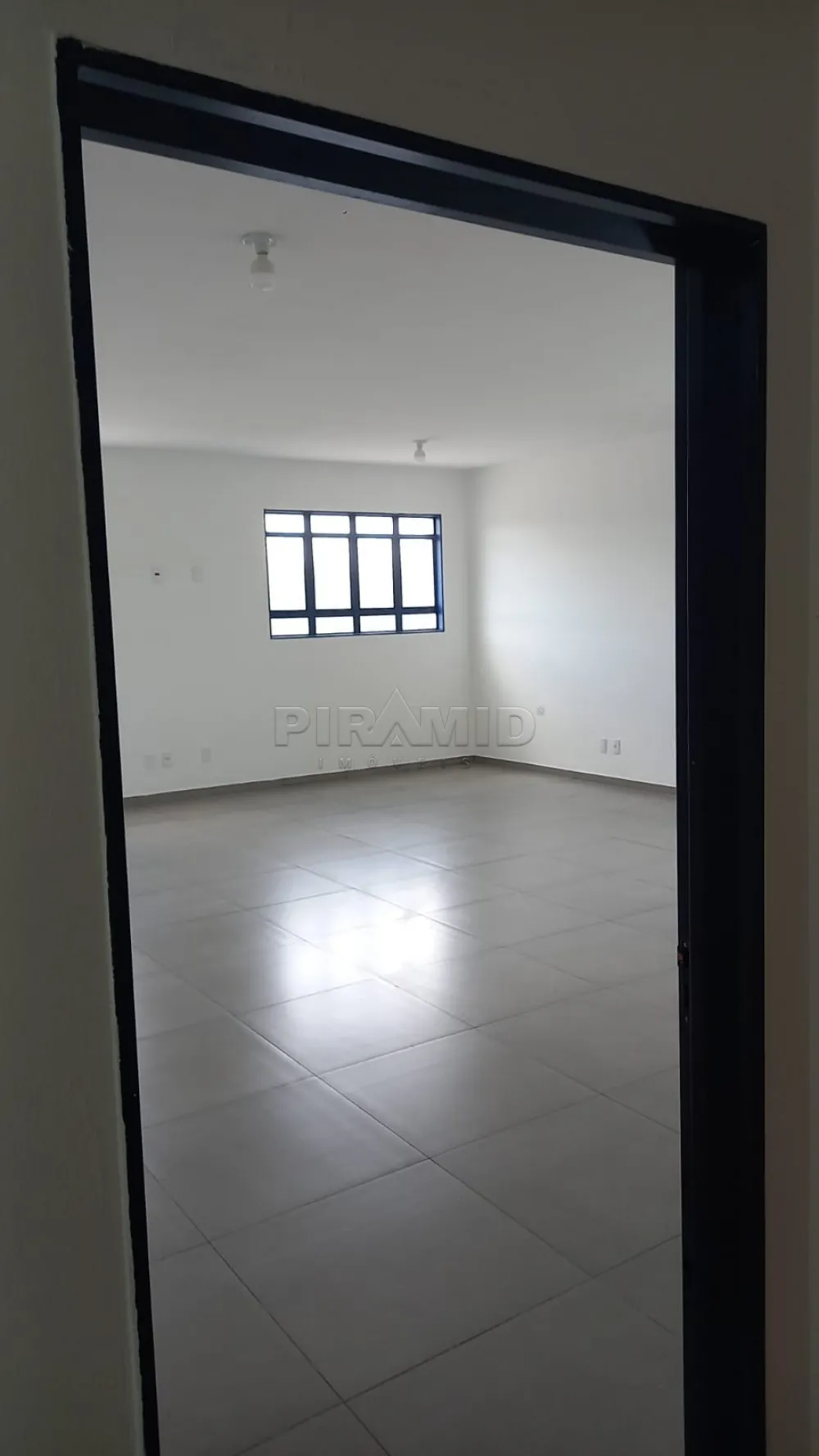 Alugar Comercial / Sala em Ribeir&atilde;o Preto R$ 1.300,00 - Foto 1