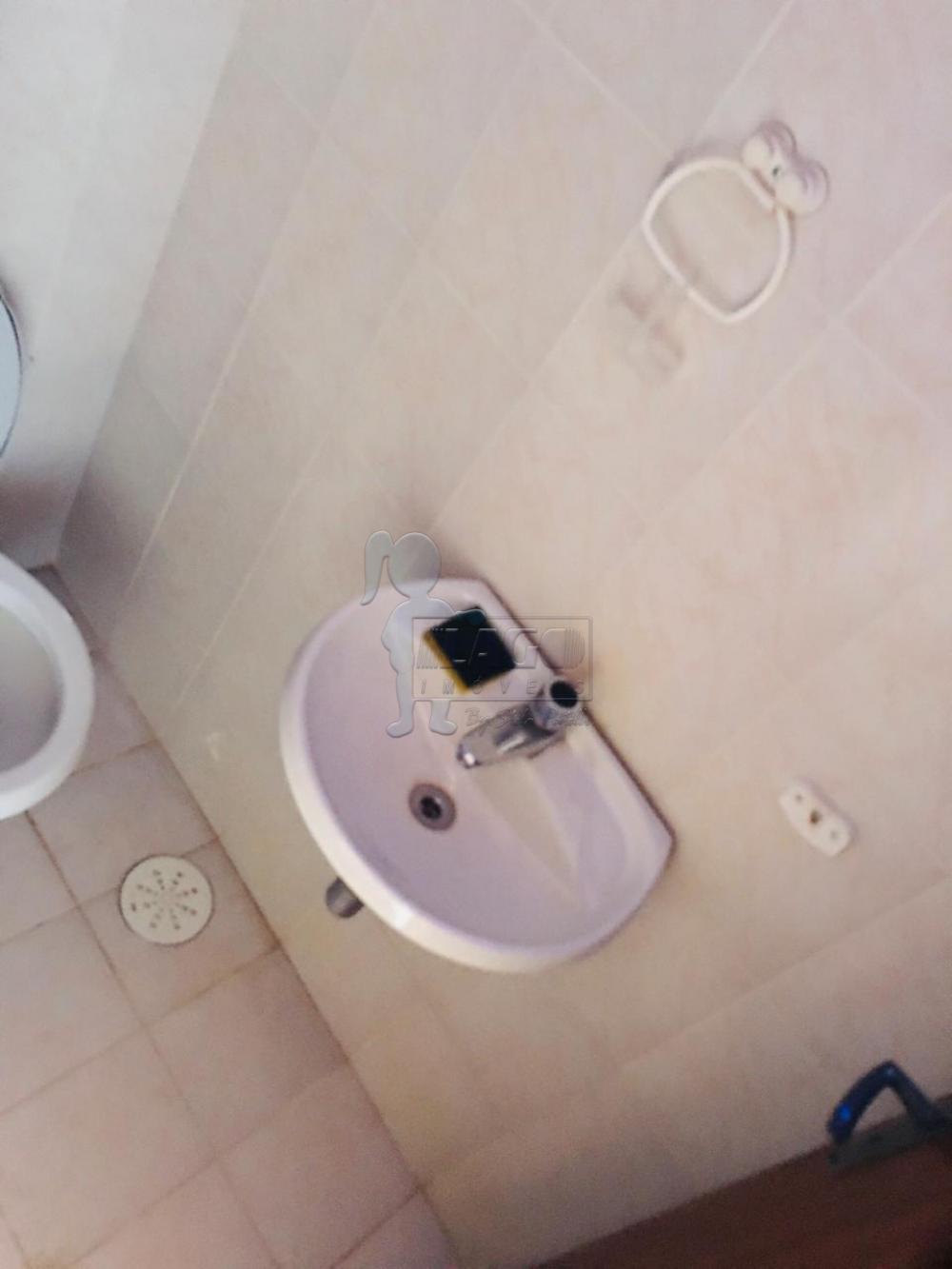 Alugar Casa / Padr&atilde;o em Ribeir&atilde;o Preto R$ 700,00 - Foto 4