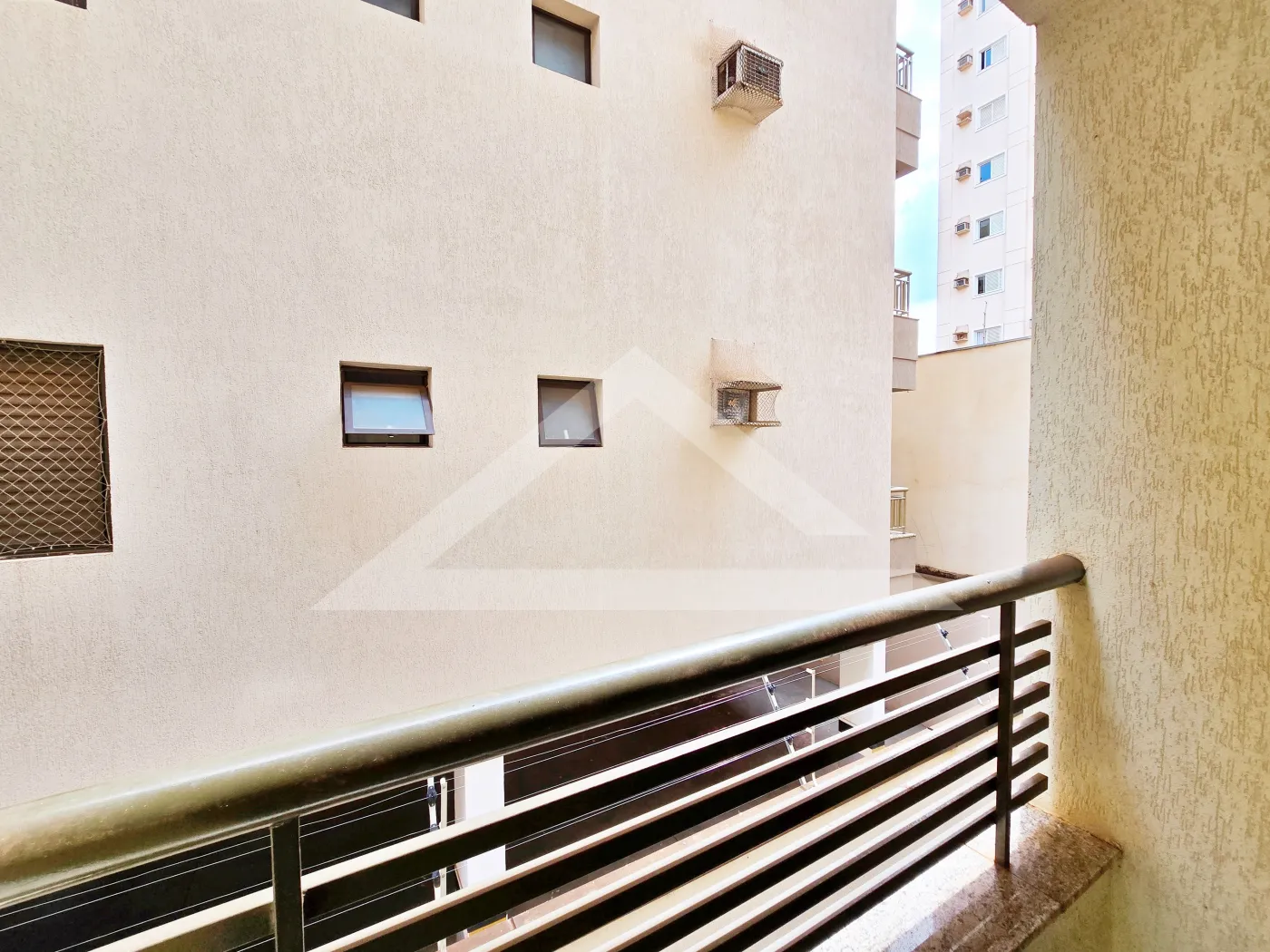 Alugar Apartamento / Padr&atilde;o em Ribeir&atilde;o Preto R$ 1.350,00 - Foto 4