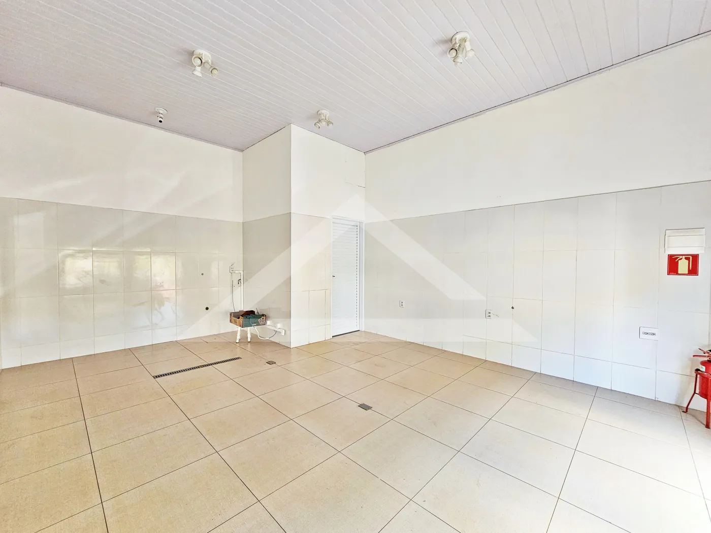 Alugar Comercial / Sal&atilde;o em Ribeir&atilde;o Preto R$ 2.200,00 - Foto 2